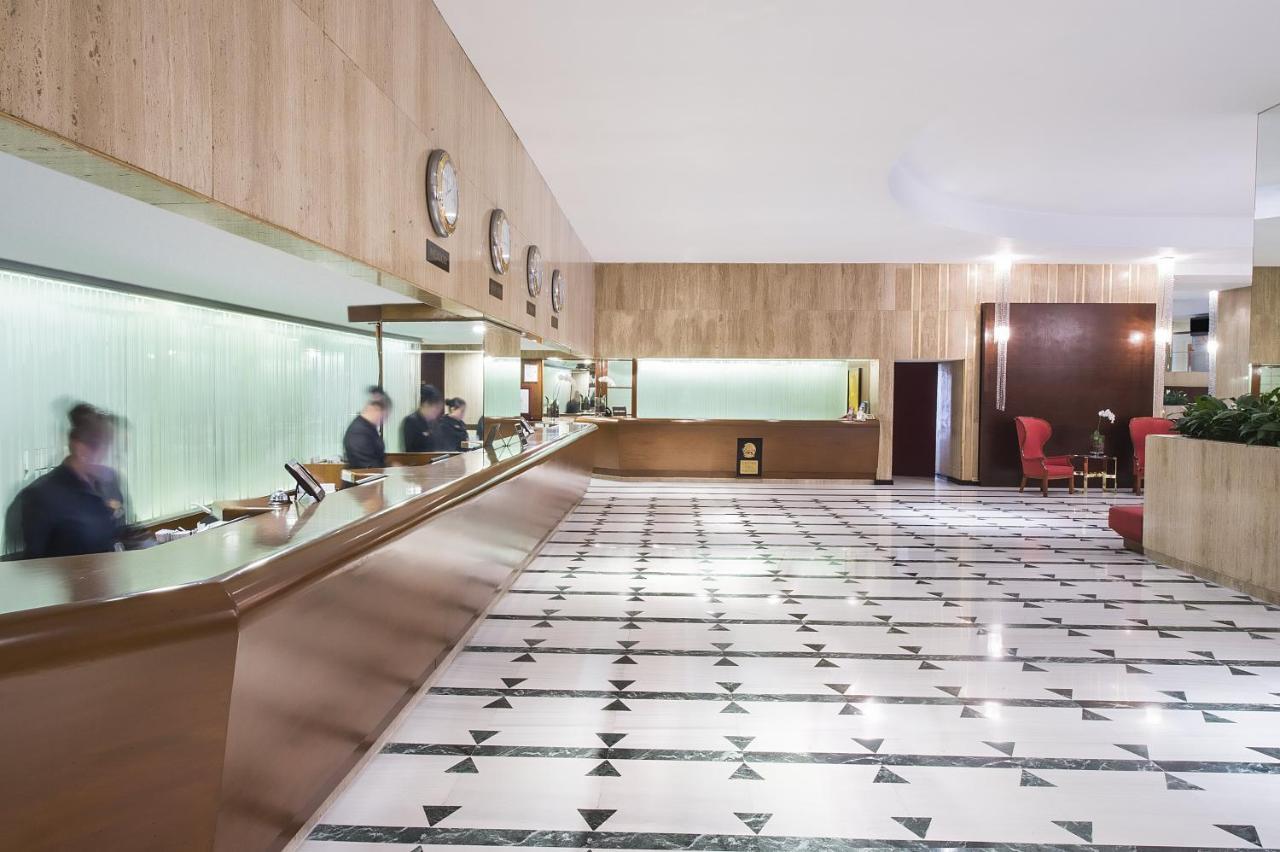 Fiesta Americana Reforma Mexico City Exterior photo The lobby of the hotel