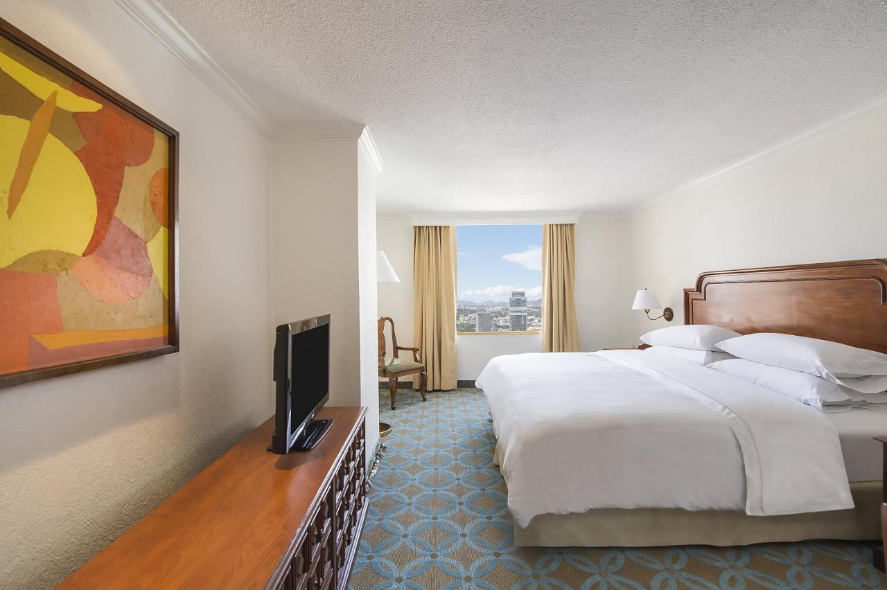 Fiesta Americana Reforma Mexico City Exterior photo A guest room at the Hilton San Francisco