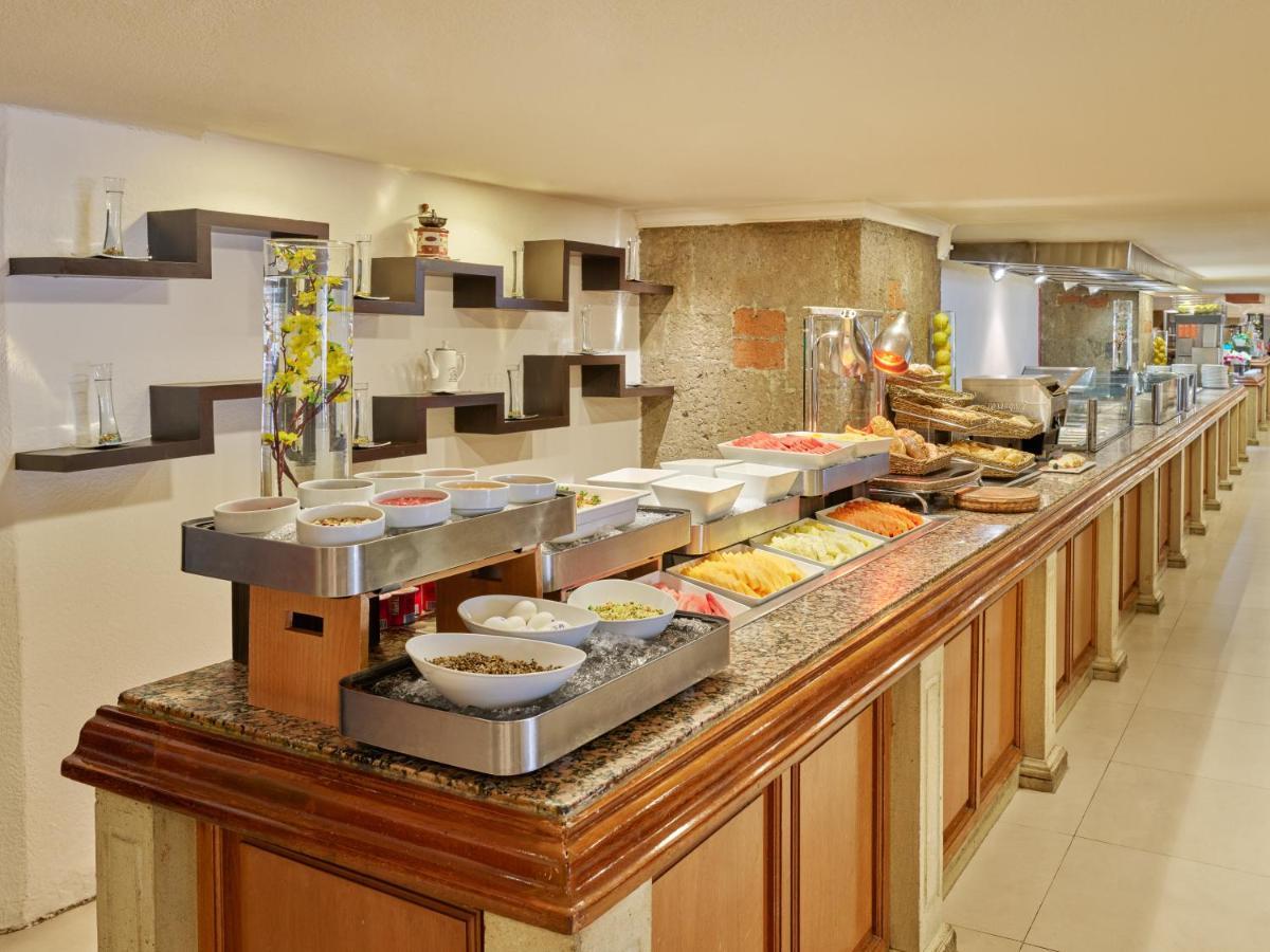 Fiesta Americana Reforma Mexico City Exterior photo A buffet at a hotel