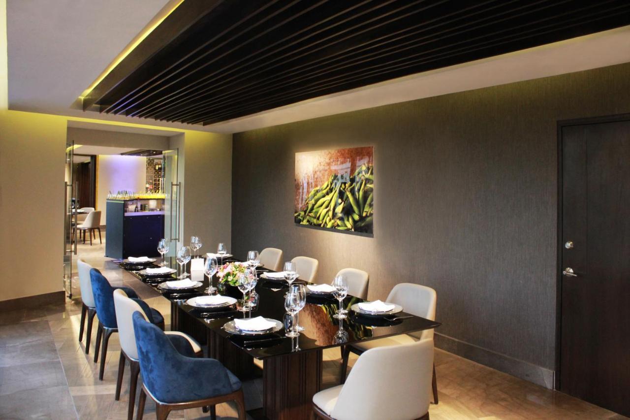 Fiesta Americana Reforma Mexico City Exterior photo A private dining room at the restaurant