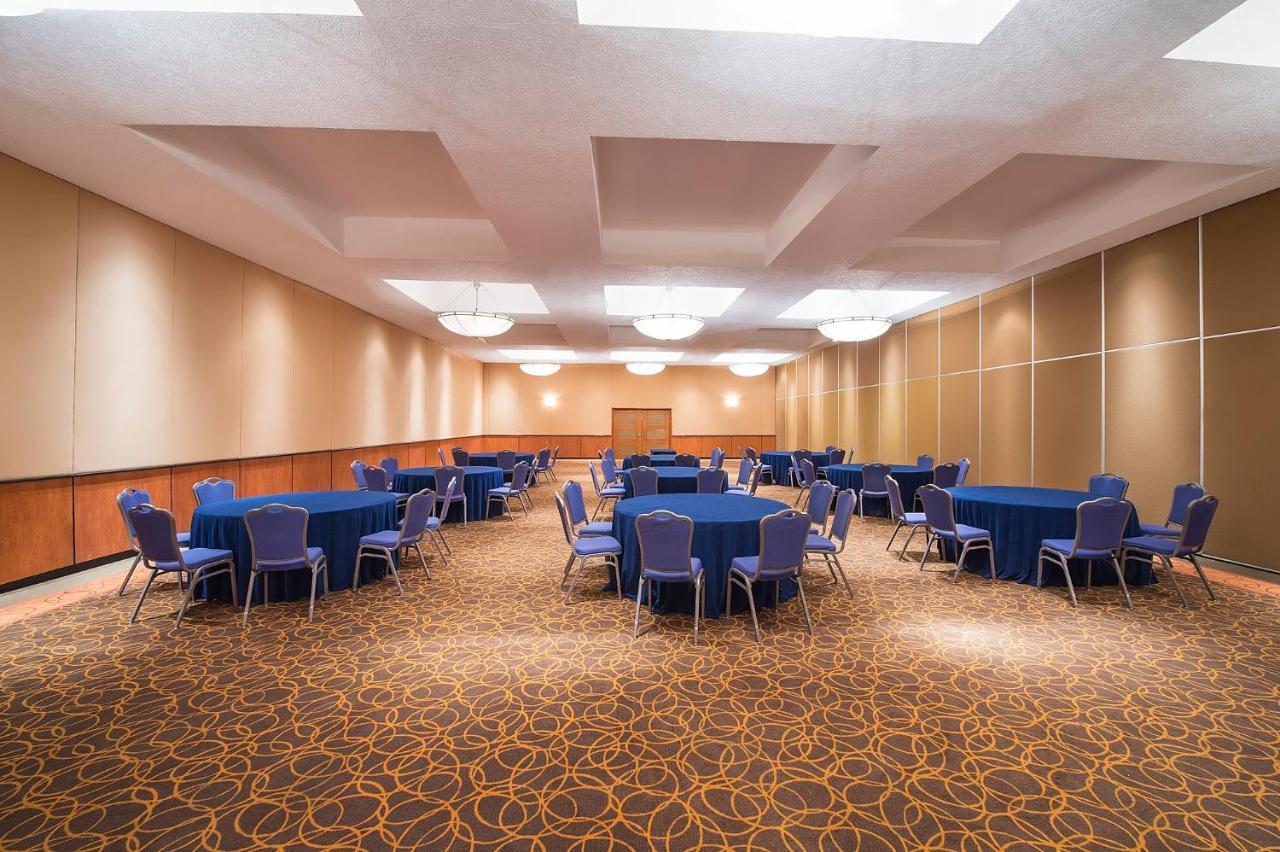 Fiesta Americana Reforma Mexico City Exterior photo A meeting room at the hotel