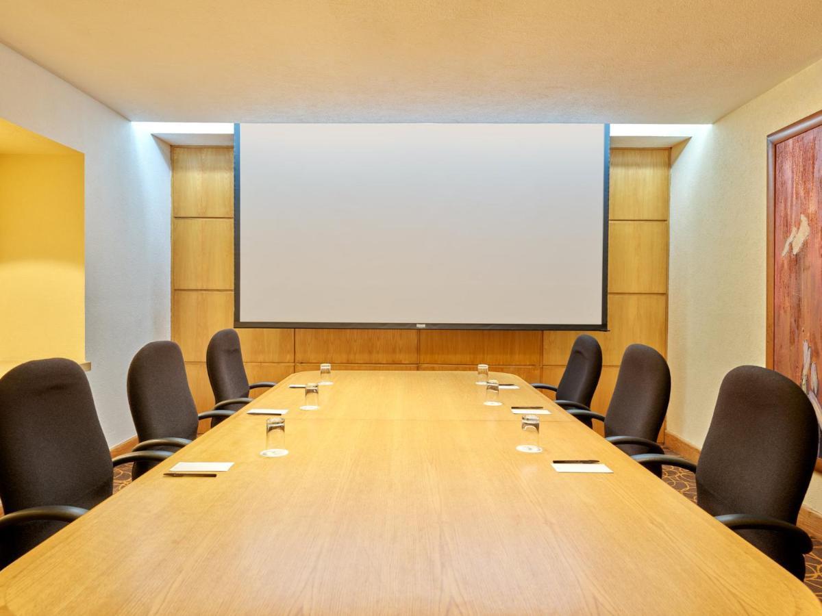 Fiesta Americana Reforma Mexico City Exterior photo A projection screen in a meeting room