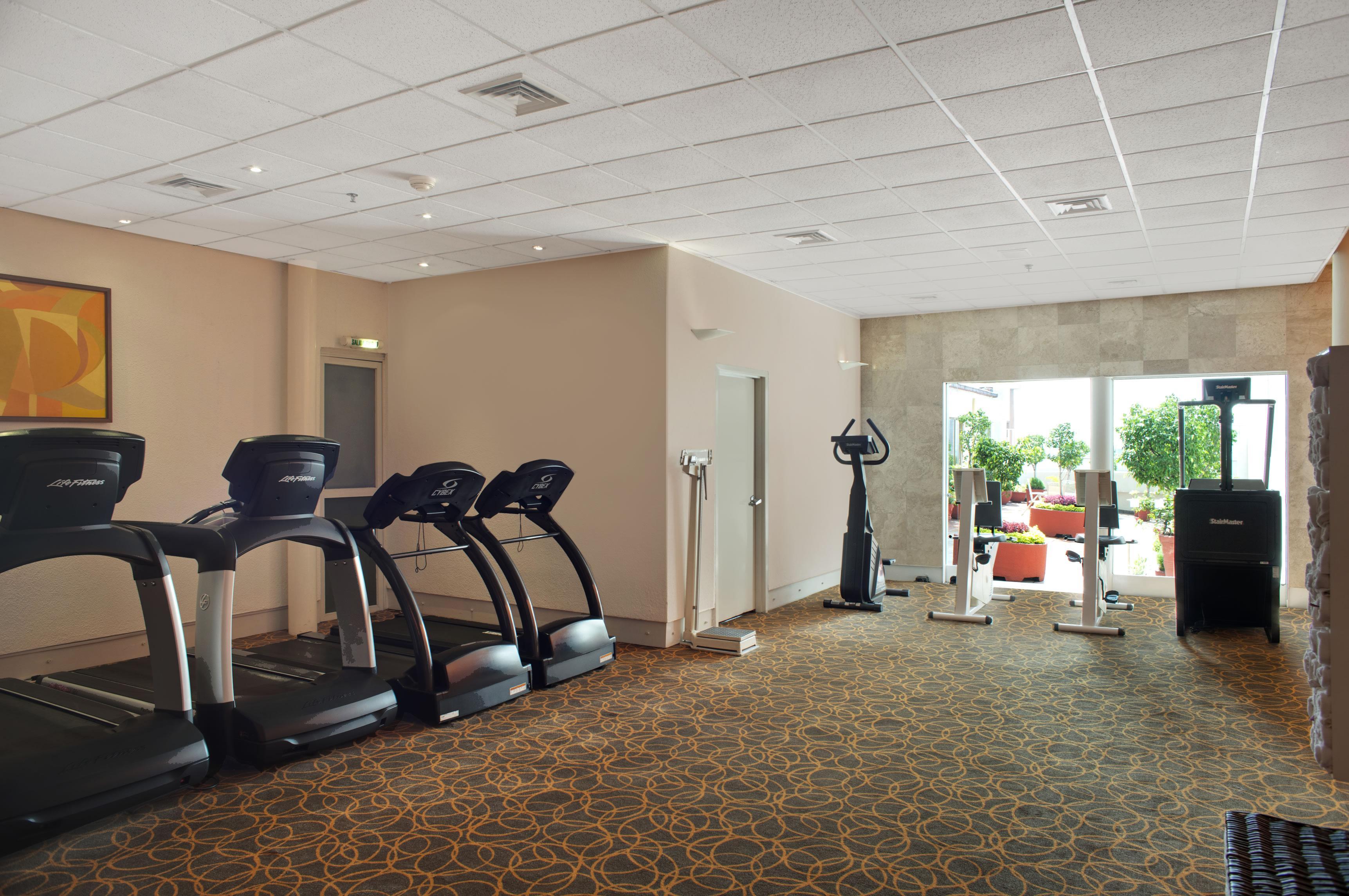 Fiesta Americana Reforma Mexico City Exterior photo The gym at the hotel