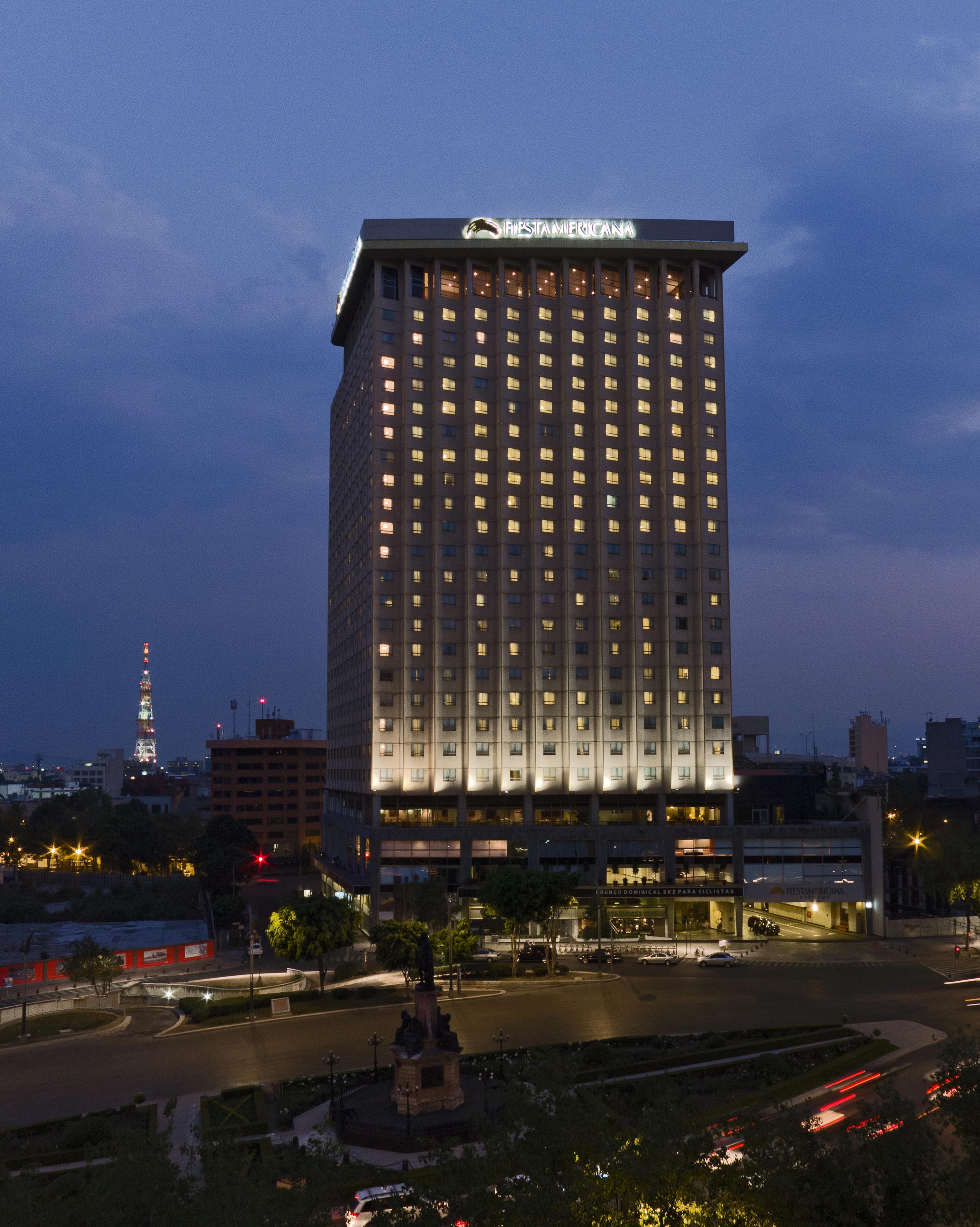 Fiesta Americana Reforma Mexico City Exterior photo The hotel at night